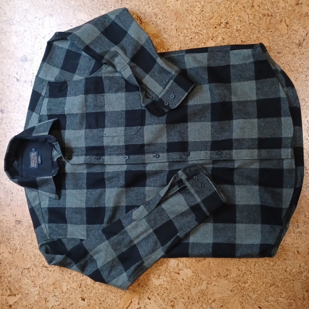 Pendleton Men's Wool Black/Gray/Greenish Gray Plaid Lodge Shirt Size M NWOT